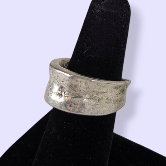 (2/$20) V. Chunky Distressed Silver Tone Ring - Picture 3 of 6